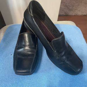 Woman’s size 7 Liz Claiborne black shoes. Gently worn. Very good condition.